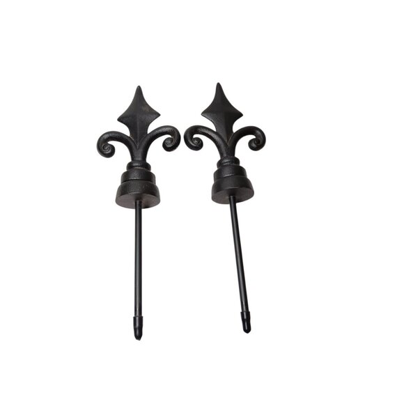 Garden Hose Guides Stakes Fleur de Lys Cast Iron Lot of 2 NOS - Picture 11 of 11